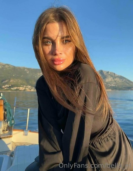 bella lla onlyfans model