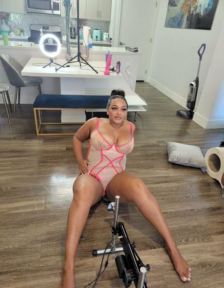 yettajobrown nudes onlyfans leak