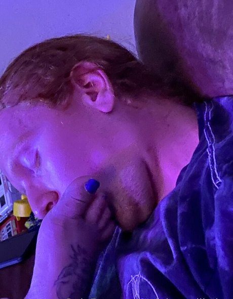 triple x ellisdee onlyfans model photos