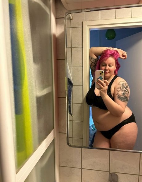 heyhotheidifree onlyfans photo