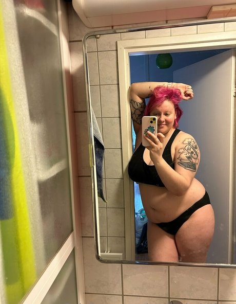 heyhotheidifree nudes only fans