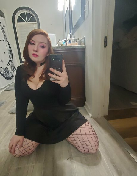 violetsinclaire onlyfans model images