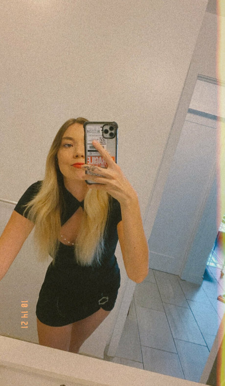 MandyMorganxoxo onlyfans strip tease