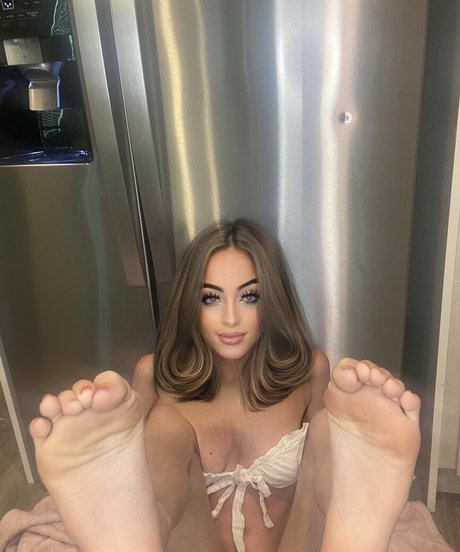 lilgirlbrookee onlyfans naked leaked