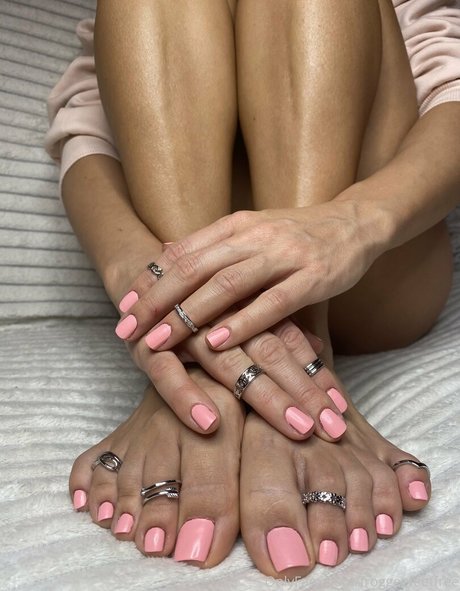 froggeefeetfree naked onlyfans
