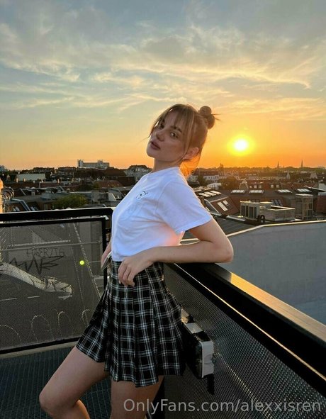 alexxisren nude only fans