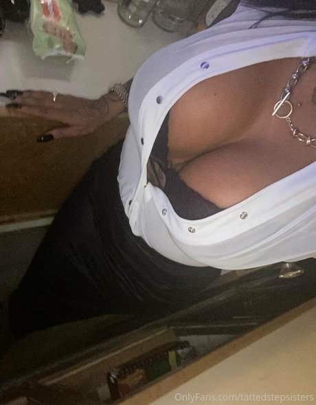 tattedstepsisters onlyfans model photo