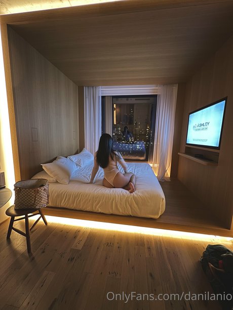 Dani Lanio onlyfans nude tits