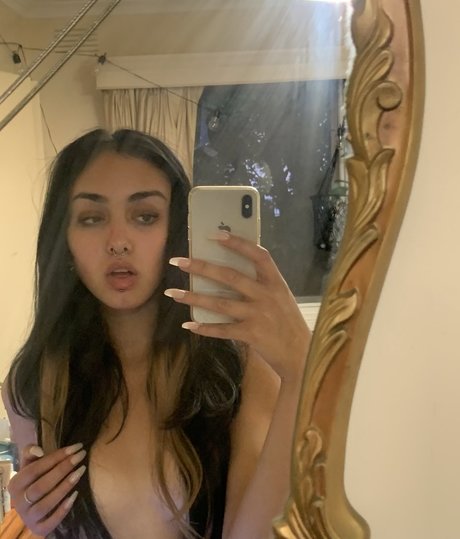 Akasha Collins onlyfans strip tease