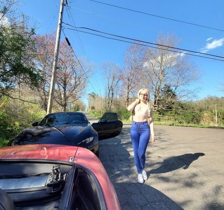 MerryMissXXXmas onlyfans model