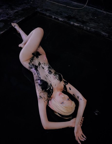 miakanayuri onlyfans model photos