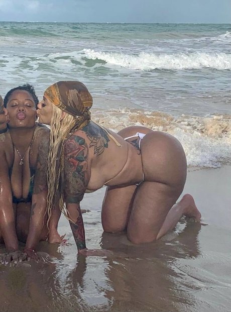 Aviberri onlyfans naked leak