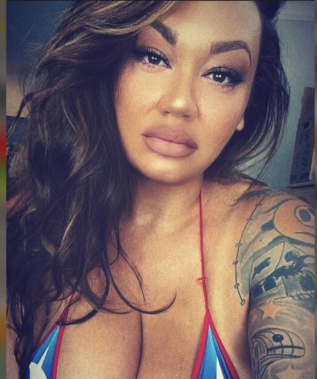 Aviberri nude on onlyfans