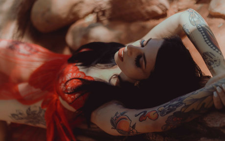 Thatsoraven95 onlyfans images