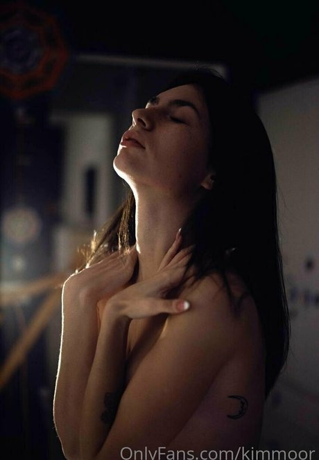 Kim Moor onlyfans model photos