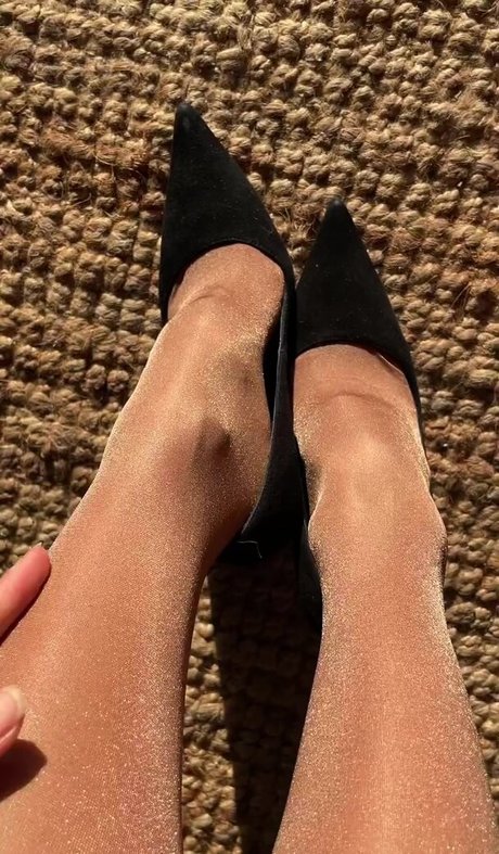 Simone Honey onlyfans explicit content