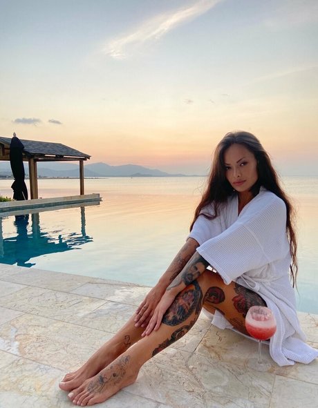 Latisha Blesk onlyfans leakes