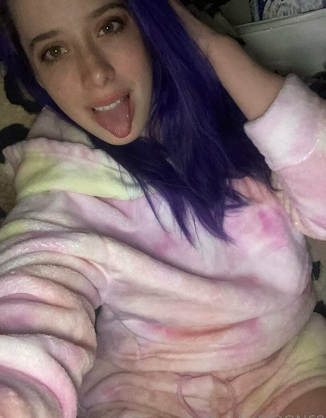 Scarlet Moon topless onlyfans