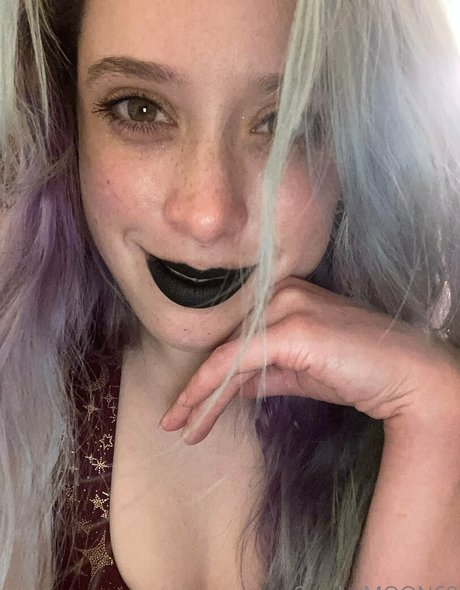 Scarlet Moon nude on onlyfans