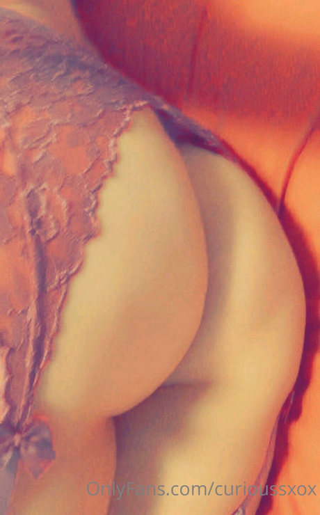 Curioussxox only fans pic