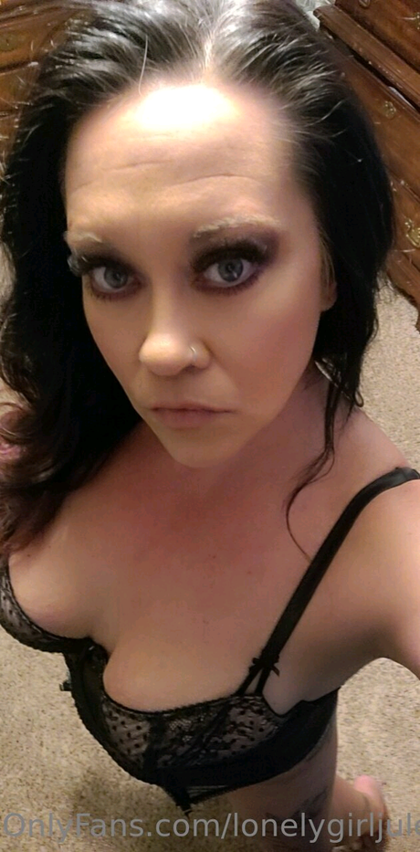 Lonelygirljules onlyfans.