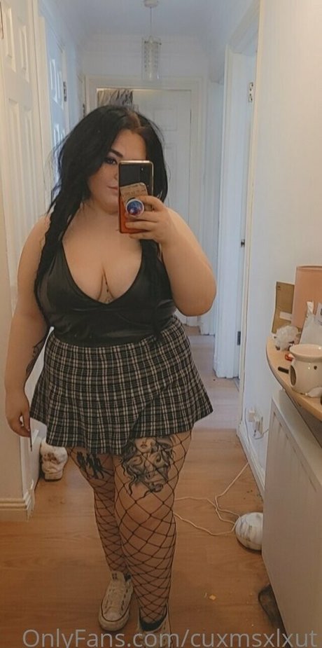 cuxmsxlxut onlyfans striptease