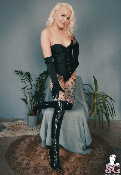 Marlenemoore onlyfans strip