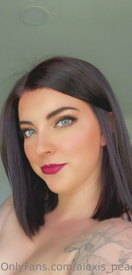 alexis peaches1 nude onlyfans leaks