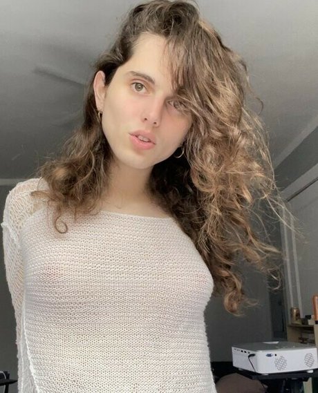 Helmet Girl onlyfans images