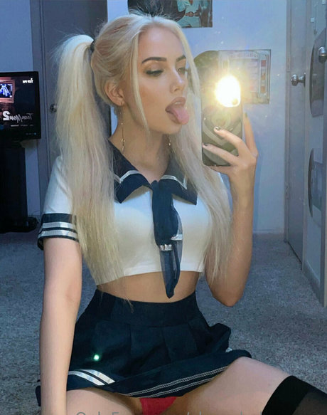 cherrybabyyxoxo onlyfans model