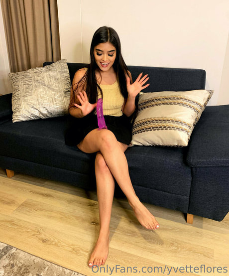 yvetteflores only fans pics