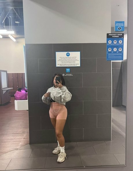 iamoliviayoung onlyfans star