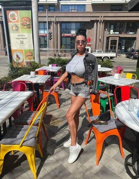 Sexy Alisa onlyfans striptease