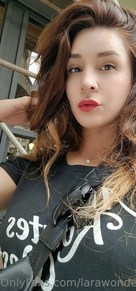 larawonder onlyfans leajs