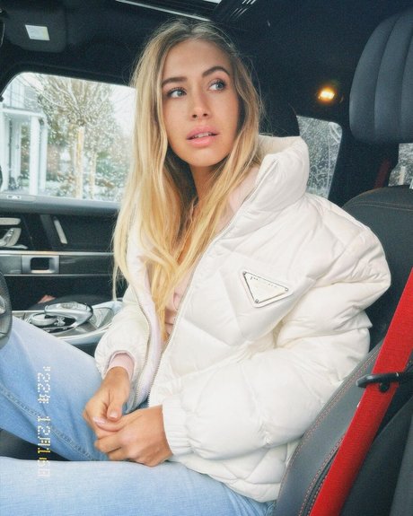 Alena Gerber onlyfans topless