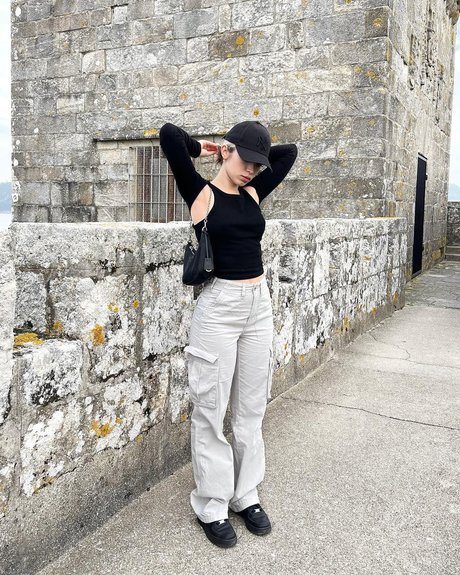 Rebeca Stones desnuda onlyfans