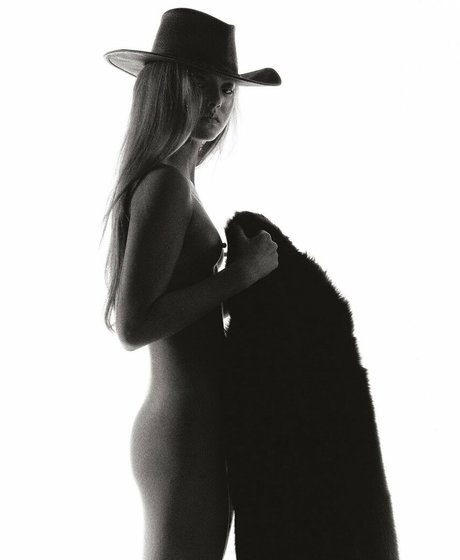 Devon Aoki onlyfans model images