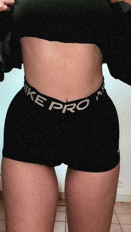 larissaxadventures onlyfans leaj