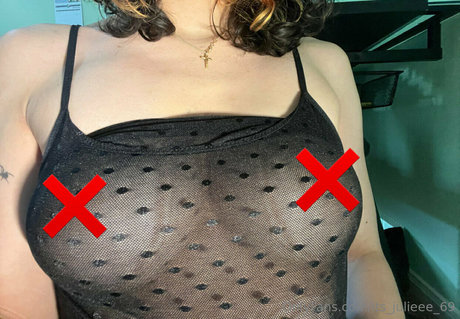 its julieee_ onlyfans pictures