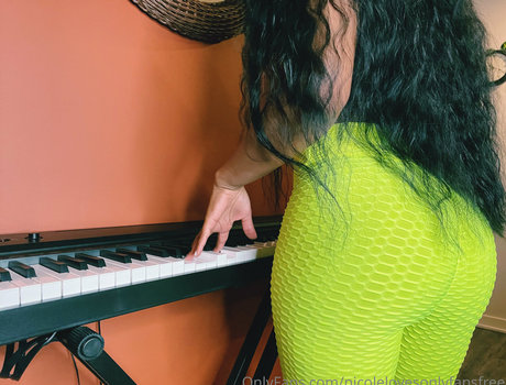 nicolelovesonlyfansfree leaked onlyfans sex tape