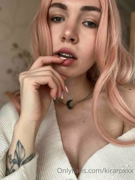 kiraroxx onlyfans model photos