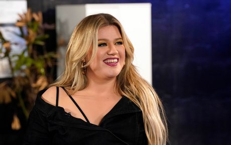 Kelly Clarkson nude onlyfans leaks