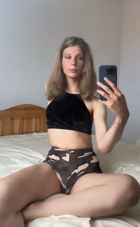 Marie Antoinette 2077 onlyfans free