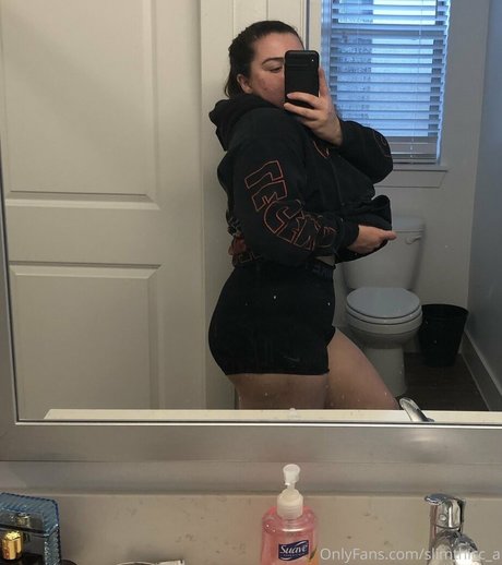 slimthicc a onlyfans model images