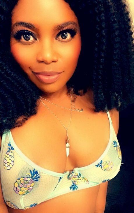 ohlivvynoir onlyfans.