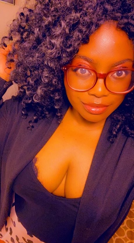 ohlivvynoir nude onlyfans