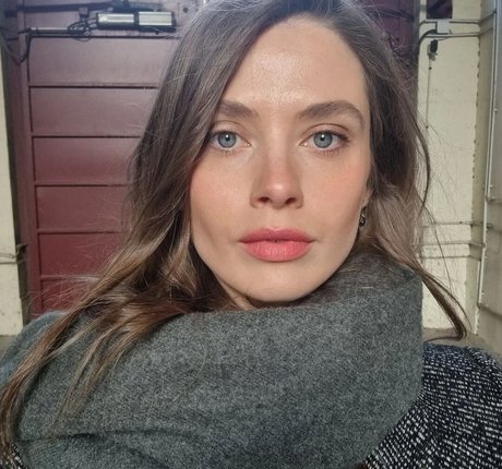 Juliet Searle only fans pictures