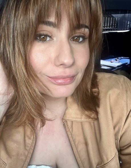 LillyBehave free onlyfans