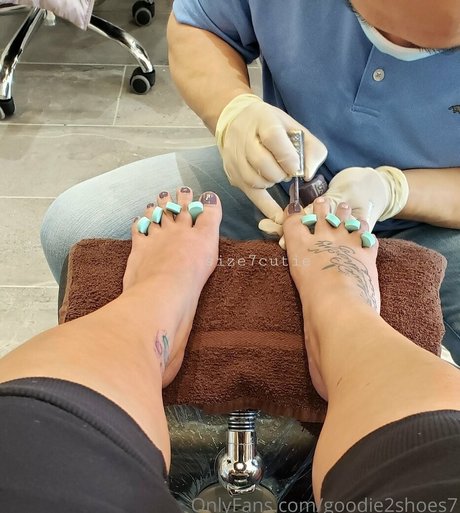 goodie2shoes7 onlyfans sex leaks