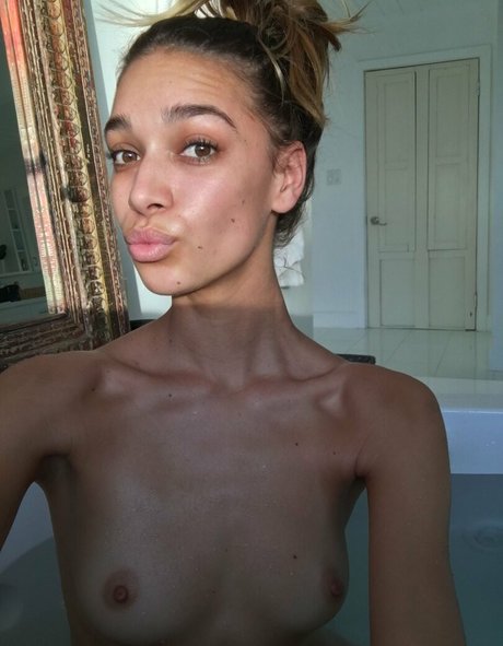 April Love Geary only fans photos